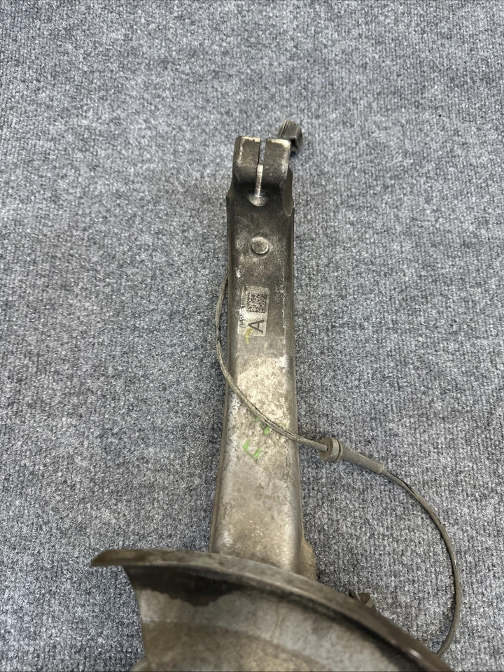 Jaguar XE 2017-2020 pasajero derecho husillo delantero buje de nudillo OEM Foto 3 de 4