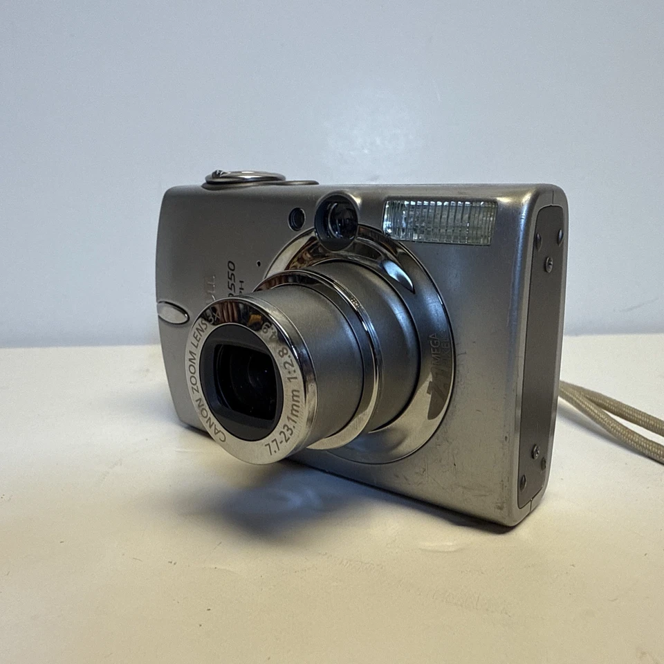 Canon PowerShot SD550 DIGITAL ELPH 7.1MP 3x Zoom Digital Camera (READ DESC) - Imagem 4 de 4