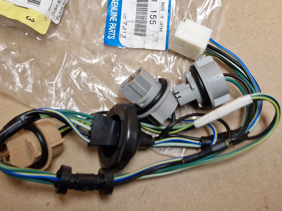 Luz trasera Mazda 323 lámpara cableado telar 2000-2010 B33J51155 genuino NUEVO OEM Foto 2 de 4