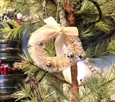 Cream Flocked Bottle Brush Wreath Christmas Ornament Sisal Wreath