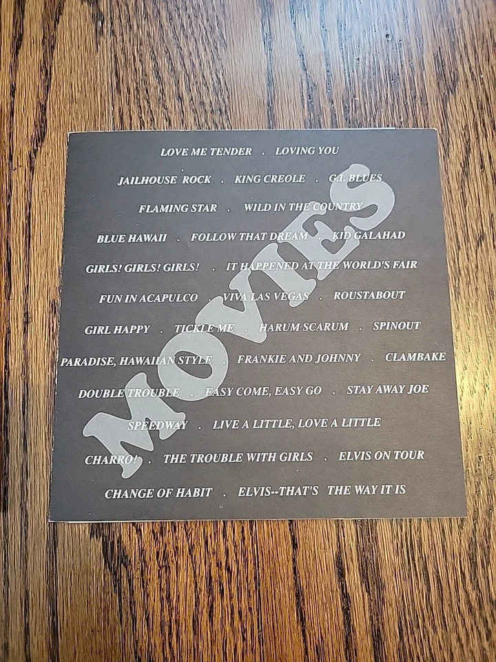 Estampillas de Elvis Presley de San Vicente edición conmemorativa de $1 con carpeta/soporte Foto 3 de 4