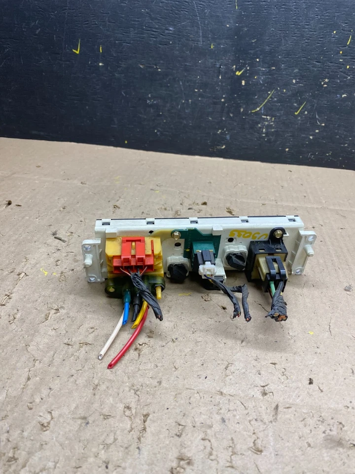 1998 to 2011 Ford Crown Victoria Marquis A/C Heater Climate Control u5055 DG - Image 4 of 4