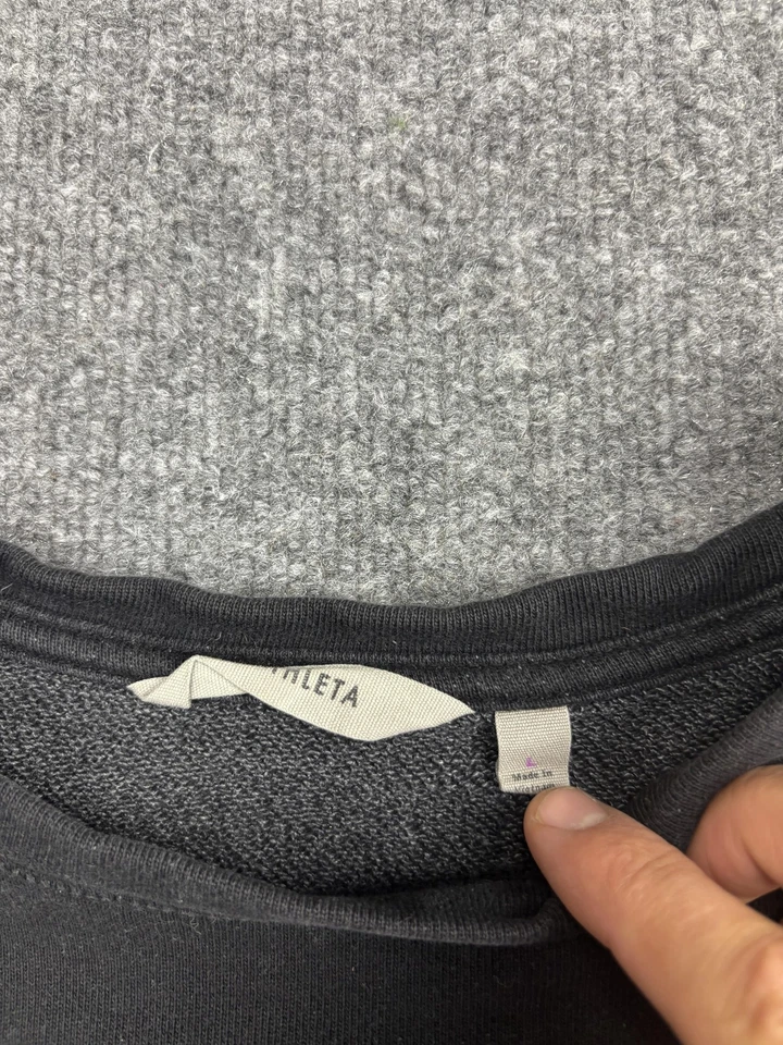 Athleta 卫衣女式大号黑色侧拉链高低下摆圆领套衫 — 第 2/4 张图片