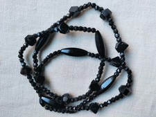 ANCIEN COLLIER EN PERLES DE JAIS DE PARIS TAILLÉES EN FACETTES