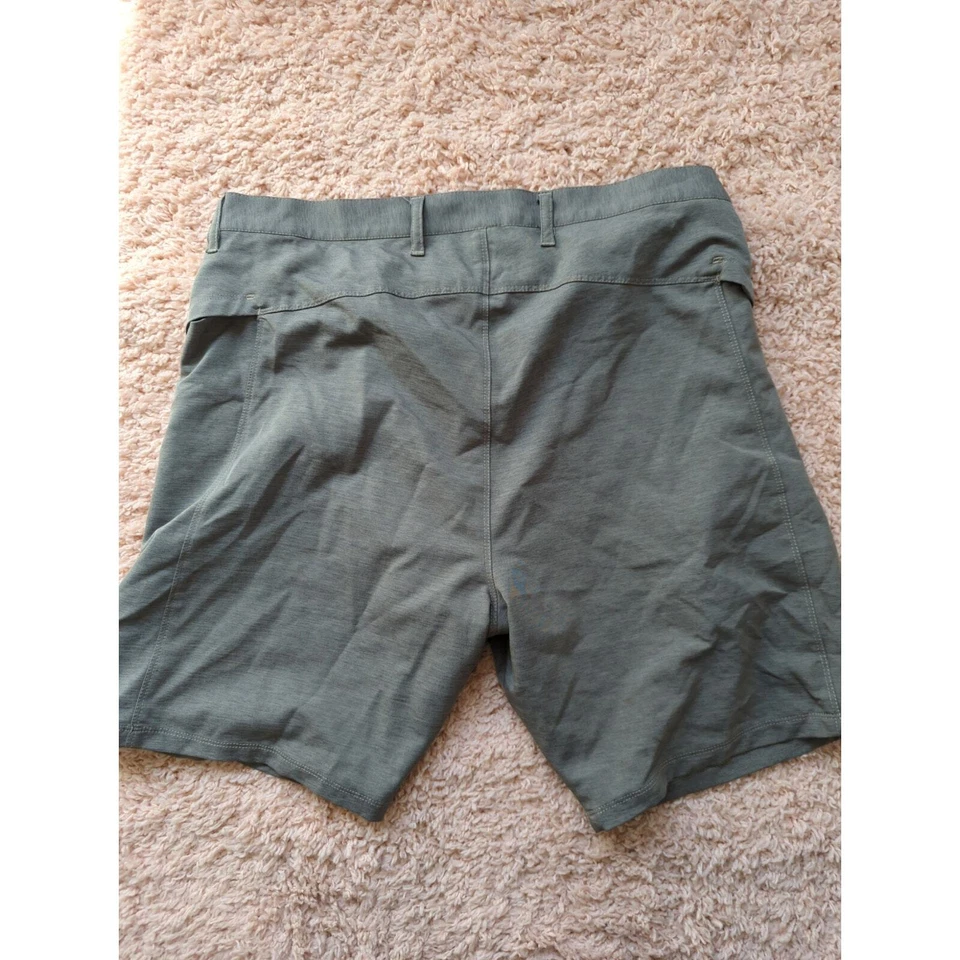 Colosseum Gray Lightweight Outdoor Summer Shorts 36 - Image 4 of 4
