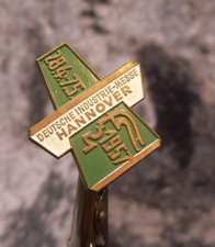 HANNOVER 1957: DEUTSCHE INDUSTRIE - MESSE HANNOVER, Anstecker: grün/weis