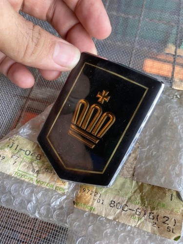Fit For Toyota Crown MS110 LS110 MS112 Royal Saloon Front GRILLE EMBLEM NOS JP - Picture 4 of 9