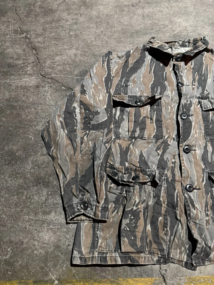 Camisa Saftbak De Colección Para Hombres Camuflada Con Botones Caza Talla M/L Foto 2 de 4