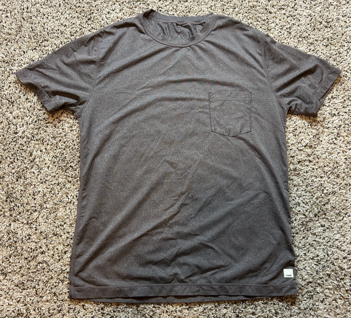 Vuori Men's Medium M Shirt Tradewind Performance Tee 2.0 Gray Purple Athletic