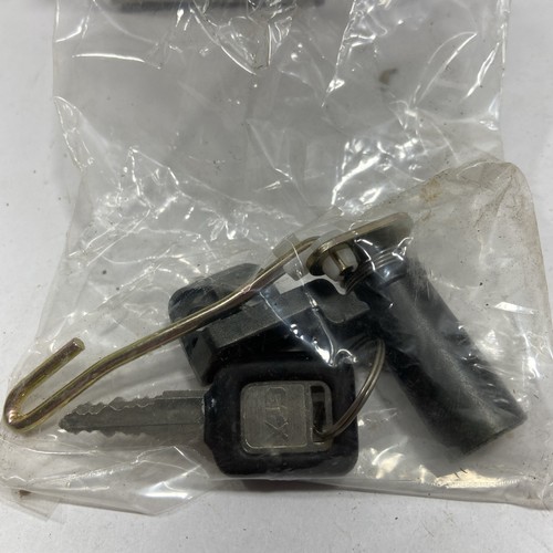 Kawasaki Lock Assy Seat 27016-5139 Includes 2 Keys - Picture 3 of 4