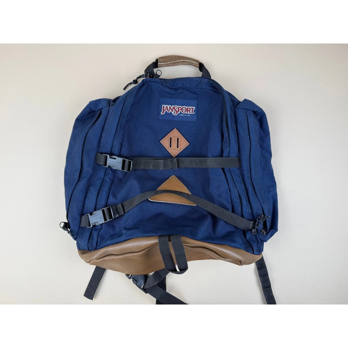 osprey aura bags Women's 65 AG EX Pack Rainforest Green M day hiking trips and eco-chic Gucci Backpack GG Supreme Color:Bark Mist/TNF Black