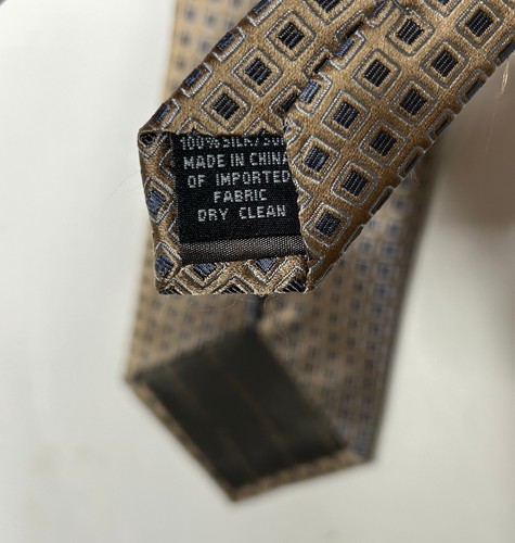 Calvin Klein Men’s Neck Tie 4” Taupe / Beige with Blue Holographic like Squares - Picture 10 of 12