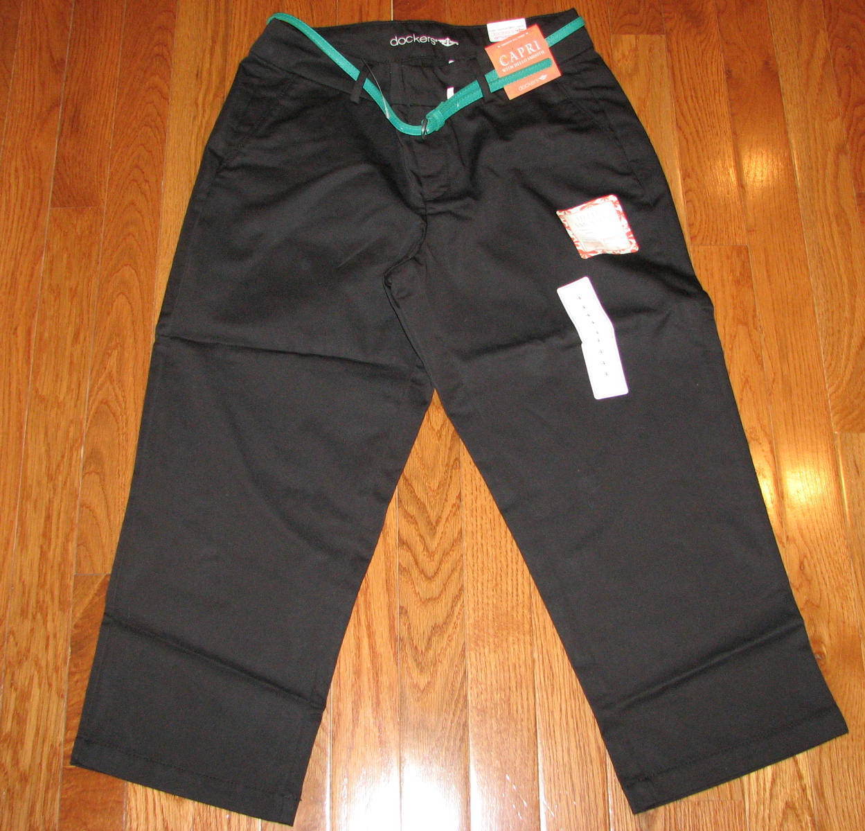 Dockers Women's Stretch Capris with Hello Smooth White or Black SIZES