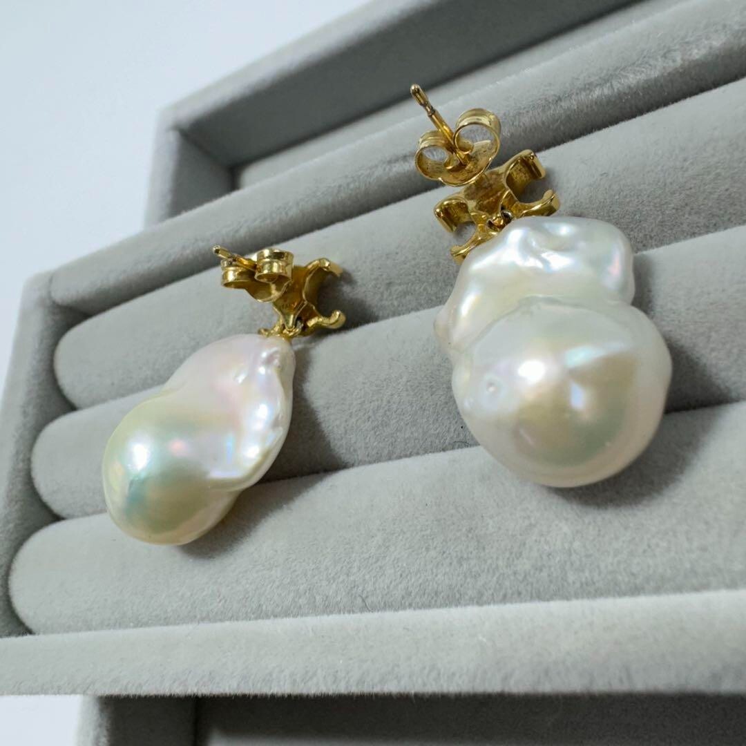 Authentic CELINE Baroque Triomphe Earrings Pearl Used Japan Authentic CELINE Baroque Triomphe Earrings Pearl Used Japan