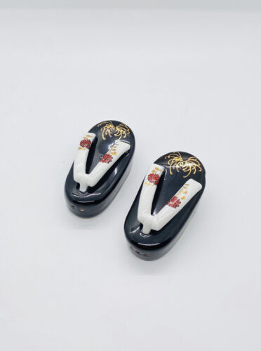 Japanese Sandals Vintage Salt And Pepper Shakers Made In Japan Wood Cork E7 - Picture 1 of 5