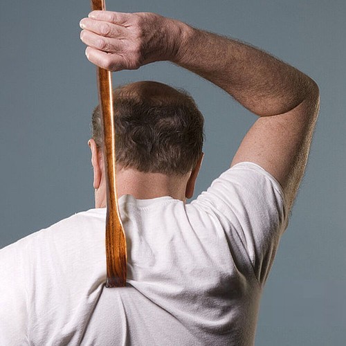 Pratical Convenient Anti Itching Wooden Back Scratcher Extended Curved Handle - Picture 4 of 7