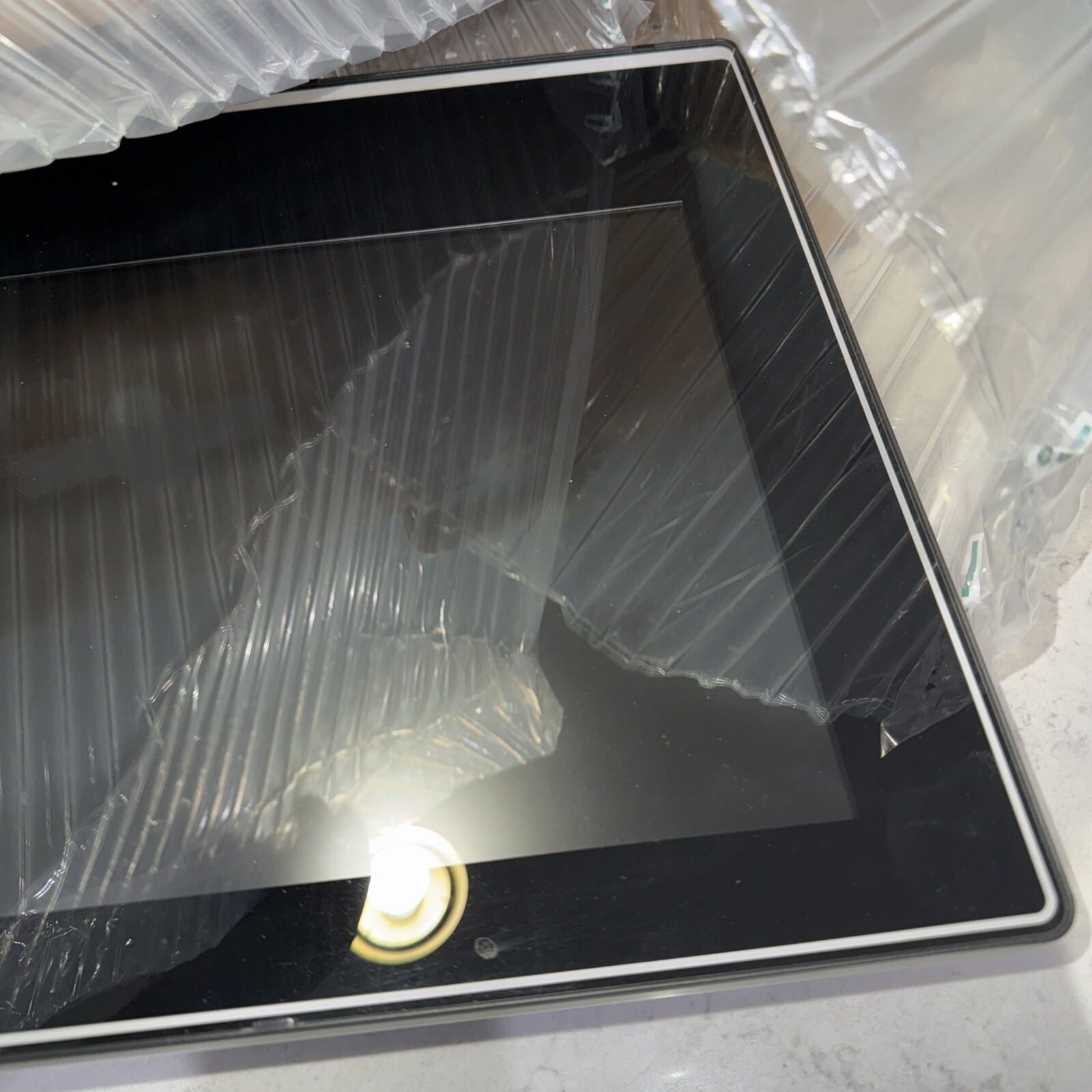 Graphics Tablet for Artists - Yiynova MVP20U 19.53 Full HD TFT LED