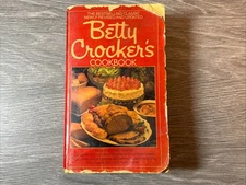 Vintage 1987 Betty Crocker’s Cookbook Paperback 1400 Recipes. See Pics.