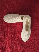 Rocket Dog, 8.5 B White Canvas With Floral Embroidery AND PLUSH FOAM SOLE.