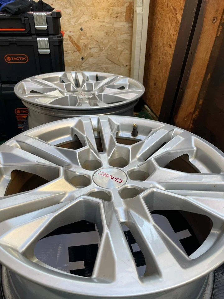 Juego de ruedas GMC Canyon OEM 17x8 (4) plateado 6x120 2019-2020 A+ 9-9,5/10  Foto 2 de 4
