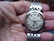 NICE VINTAGE LUCIEN PICCARD MANS WATCH CIRCA101 SILVERTONE CASE AND BAND RUNS