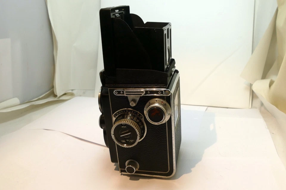 Cámara TLR de formato medio Rolleiflex 3,5B con lente Tessar de 75 mm SN 1486010 Foto 4 de 4