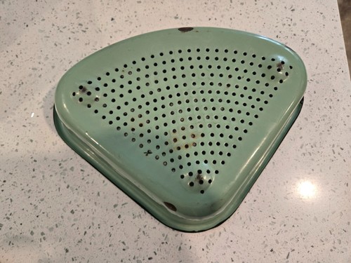 VINTAGE GREEN ENAMEL TRIANGLE COLANDER-RETRO MCM - Picture 2 of 3