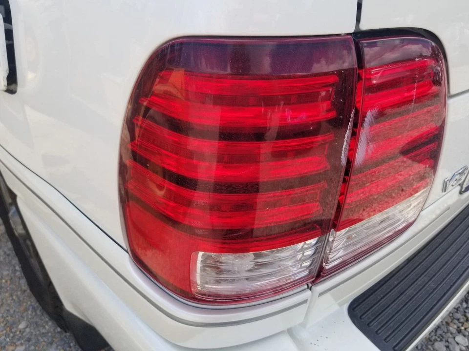 06 2006 LEXUS LX470 CUARTO PANEL MONTADO LUZ TRASERA LÁMPARA CONDUCTOR IZQUIERDO Foto 2 de 4