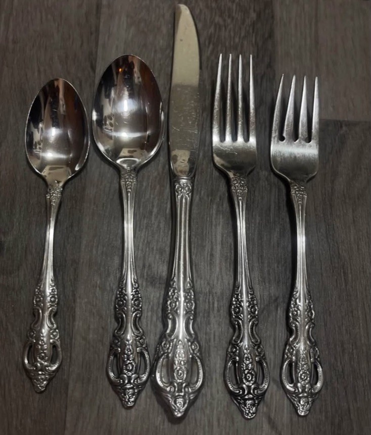 5 Pc Oneida SSS Renoir Pembrooke  Stainless & Silver Flatware  Place Setting S