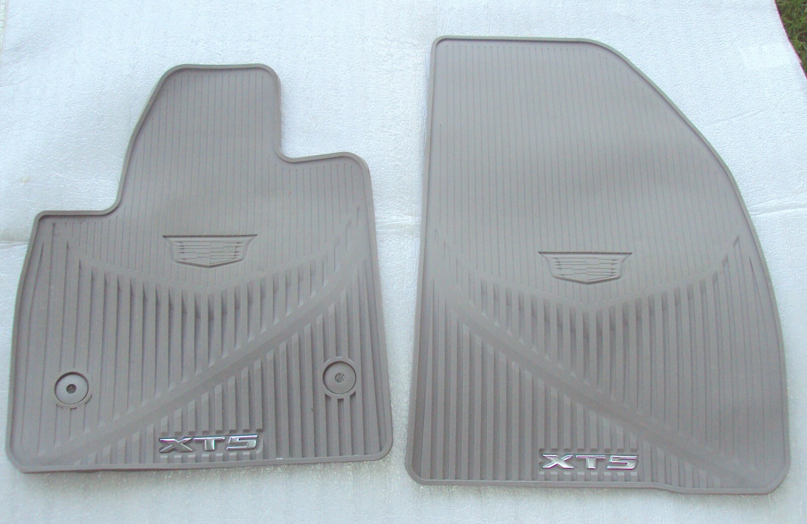 20152021 OEM Cadillac XT5 Gray All Weather Rubber Front Floor Mats eBay
