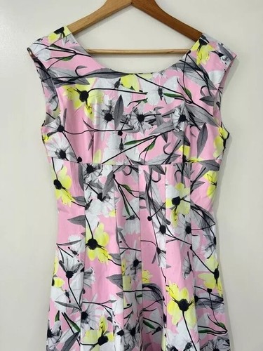 Johnston & Bell Floral Round Neck Sleeveless Sheath Dress Pink Size 12 - Picture 3 of 13