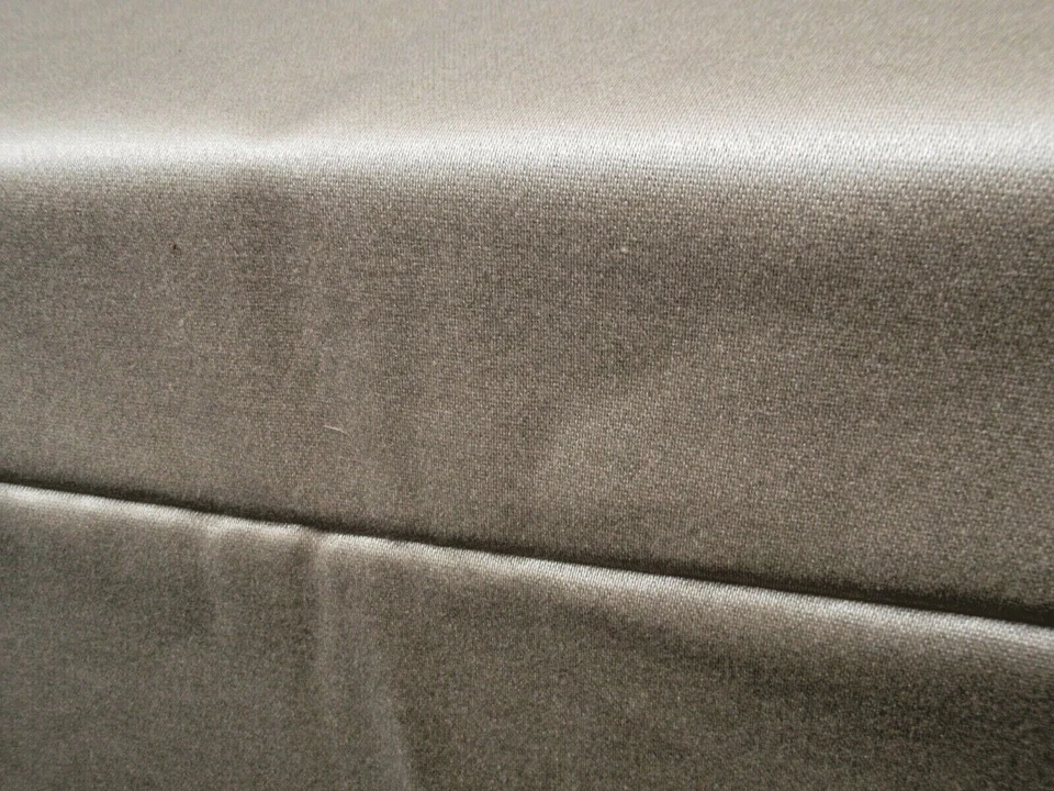 Piece de tissu ameublement beige satiné ( 143 x 125 cms ) - Photo 4/4