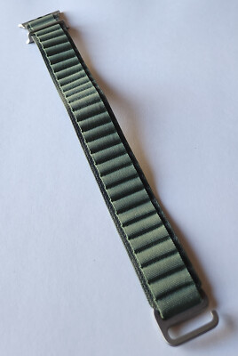 Unused Original MEDIUM (M) Apple Watch 49mm ALPINE LOOP GREEN Band in Bulk Pkg