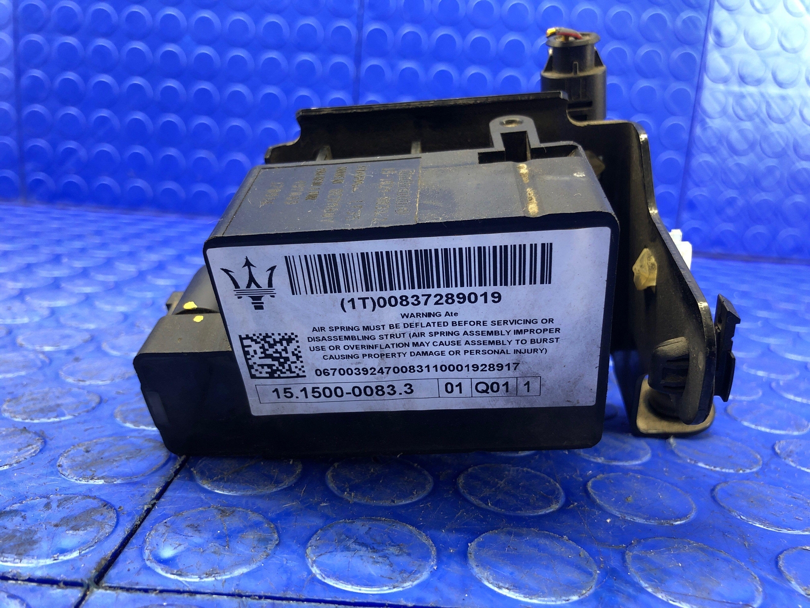 2017-2022 MASERATI LEVANTE OEM AIR RIDE SUSPENSION VALVE BLOCK 0670039247
