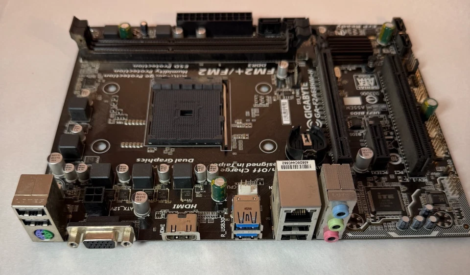 Placa madre Gigabyte GA-F2A68HM-H FM2+ AMD MicroATX DDR3 HDMI UEFI Foto 3 de 4