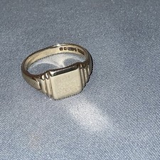 9ct Signet Ring Hallmarked Birmingham 1953 Size W Maker Henry Griffiths & Sons