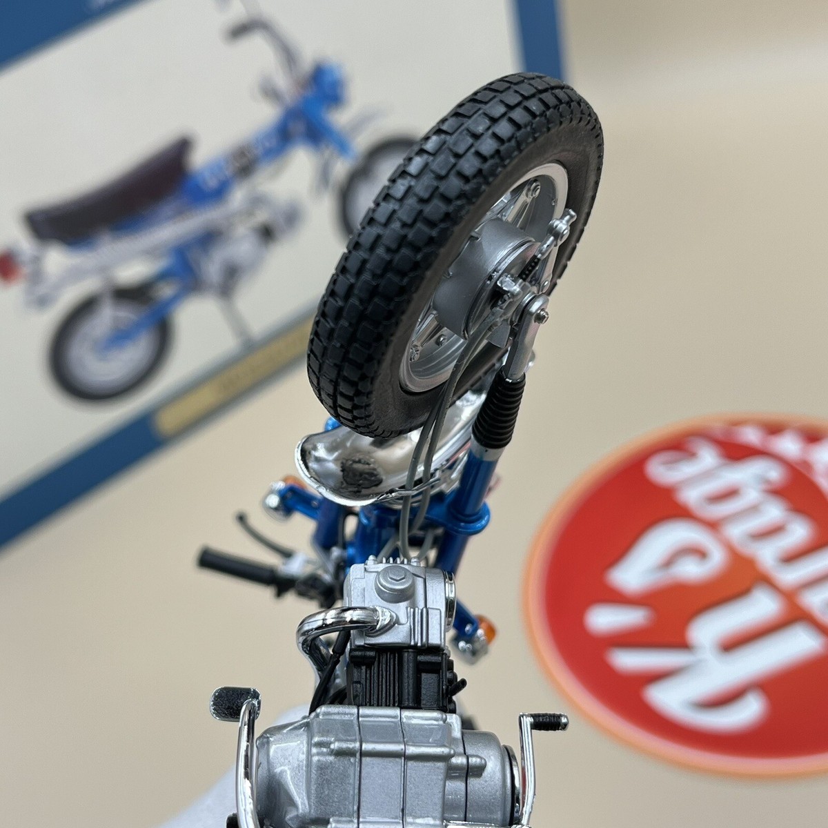 EBBRO 1/10 Honda Dax ST50 metallic blue 1969 Japan Diecast EBBRO 1/10 Honda Dax ST50 metallic blue 1969 Japan Diecast