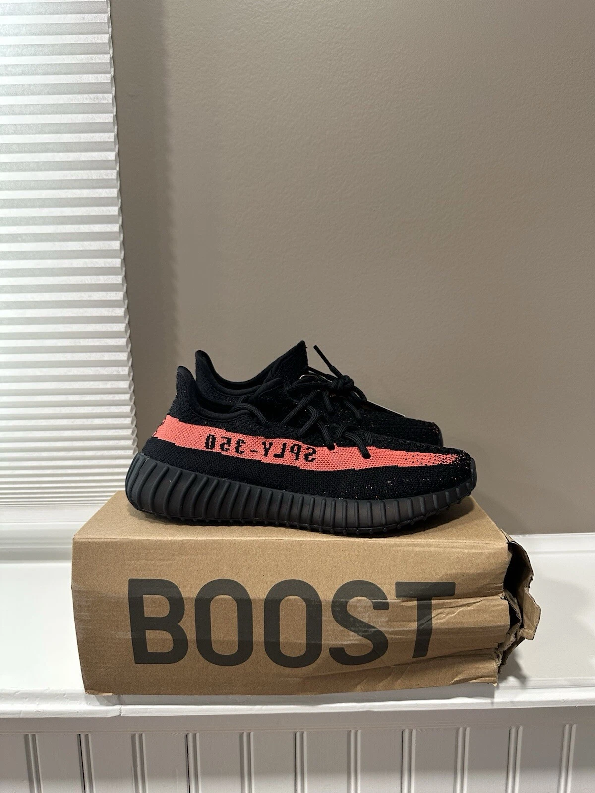 100% autentiche nuove Adidas Yeezy Boost 350 V2 nere rosse da uomo taglia 6 (scatola rotta)