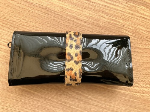 GUESS BLACK PATENT ANIMAL PRINT JEWELLERY ROLL - Picture 5 of 5