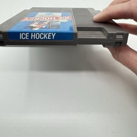 Cartucho de juego aut&eacute;ntico de hockey sobre hielo Nintendo NES sin manual no probado