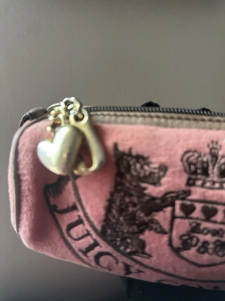 Raro Bolso sin asas JUICY COUTURE de terciopelo rosa vintage barril SIN correa para el hombro Foto 2 de 4