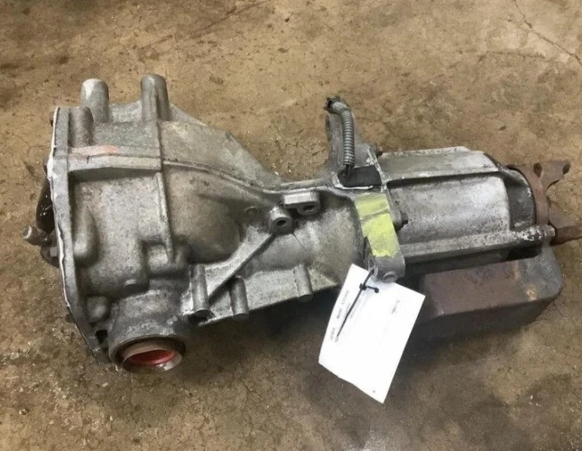 2001-2004 Ford Escape Rear Differential Carrier Assembly OEM - Image 2 of 4