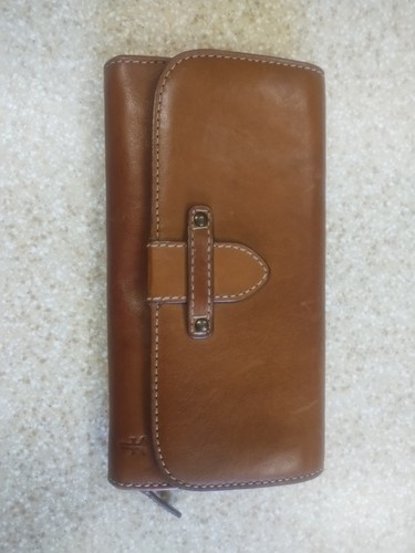 Frye Wallet Beige Leather Clutch VGC. No stains or scents.