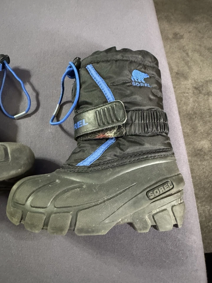 Botas de nieve de invierno aisladas Sorel Flurry TP para niños negras azules 9 forros incluidos Foto 4 de 4