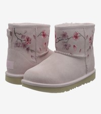 UGG Girls Blossom Classic Boots Size U.K.2