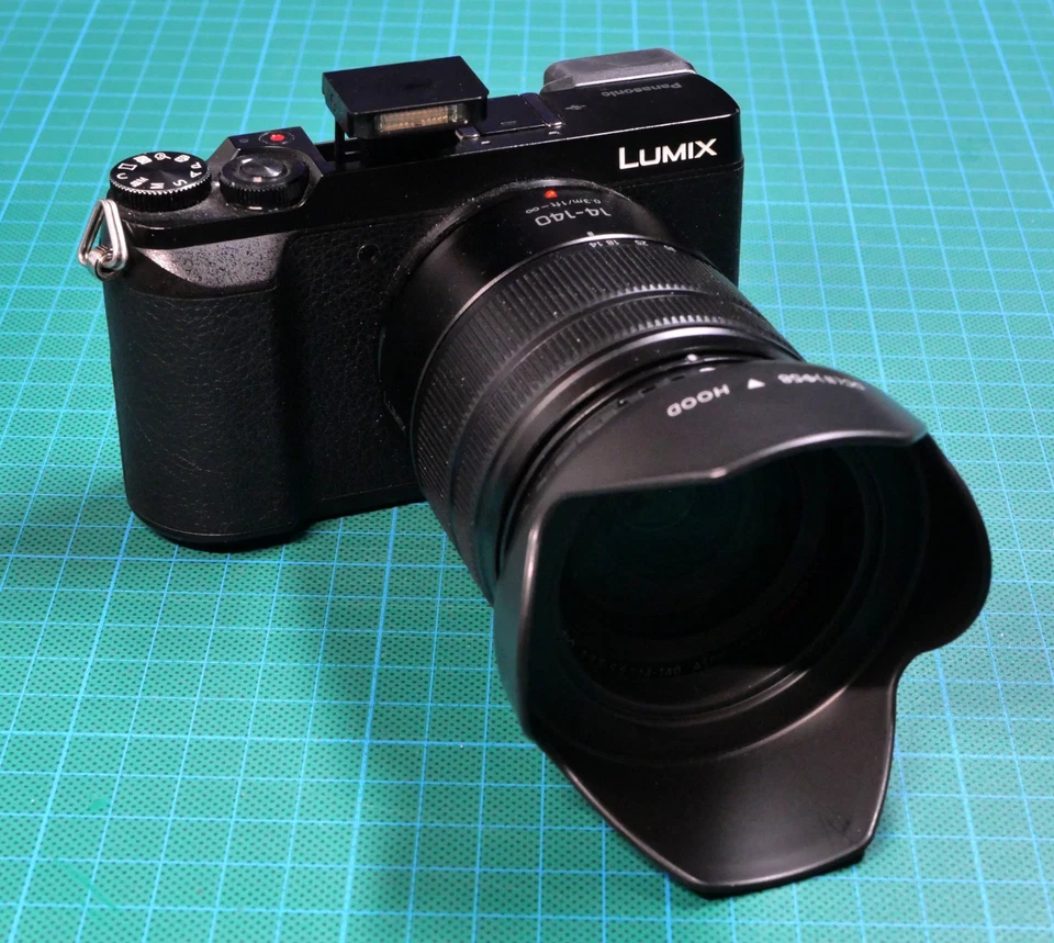 Panasonic Lumix GX-80 mit Objektiv Lumix G Vario 14-140