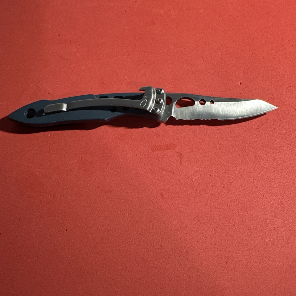 Leatherman Skeletool KBx Folding Knife USA Blue color, great condition - Image 4 of 4