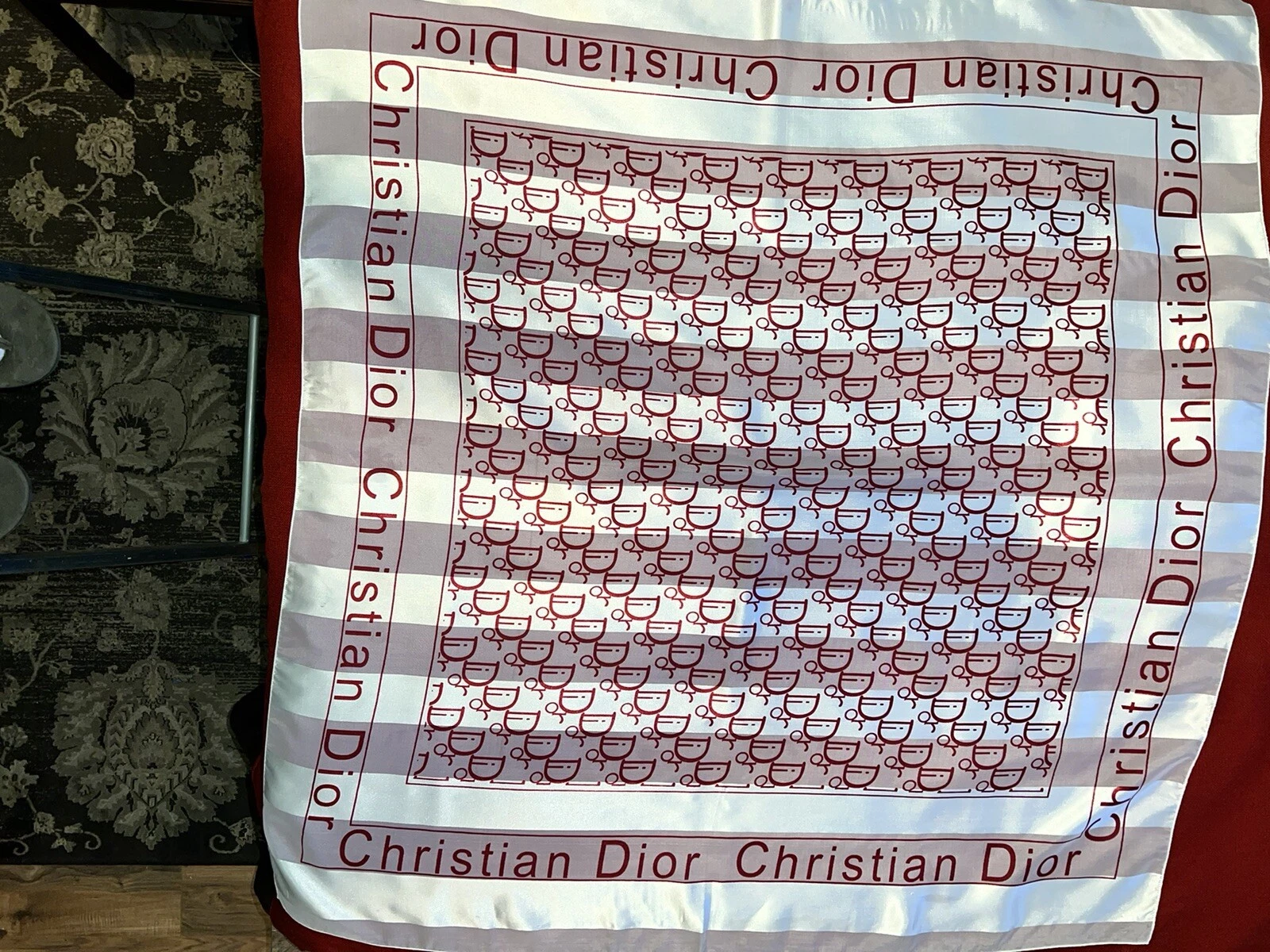 Écharpe Christian Dior, soie Dior monogramme logo rouge rose années 80