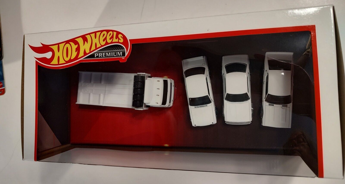 Hot Wheels 1:64 Nissan Skyline GT-R Premium Collector Set (GMH39
