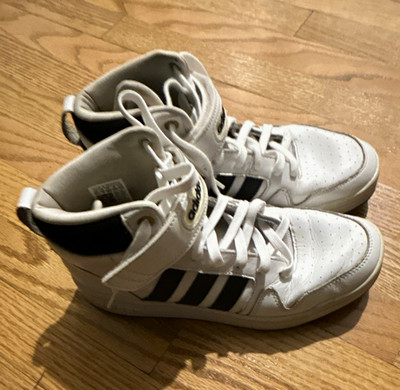 adidas Men s Mid Top Lace-Up Hook & Loop Athletic Sneaker White/Black Pre-Owned